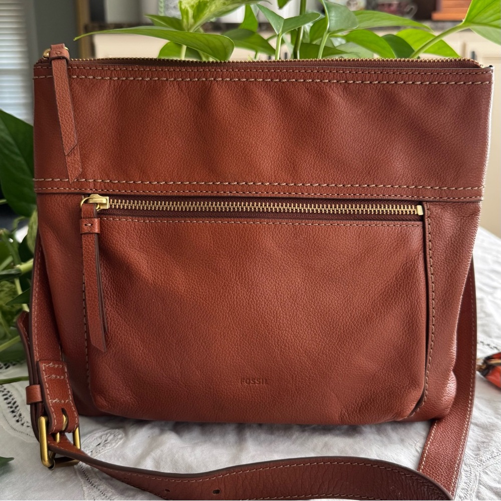 Fossil Tan Leather Crossbody Bag about 11” x 9” EUC - Picture 9 of 9
